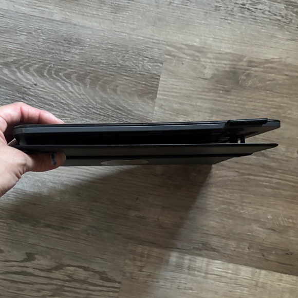 Logitech Universal Folio With Keyboard Case - Picture 9 of 11